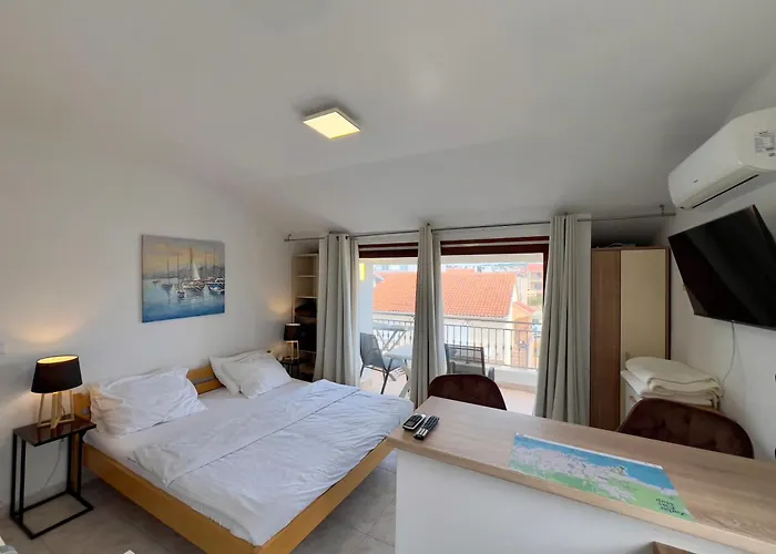 Rooms & Apartments Hegic
