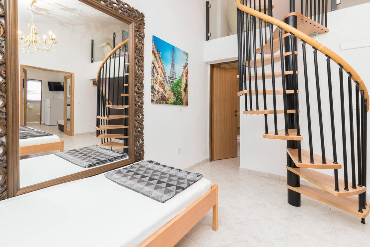 Apartment & Hegic *