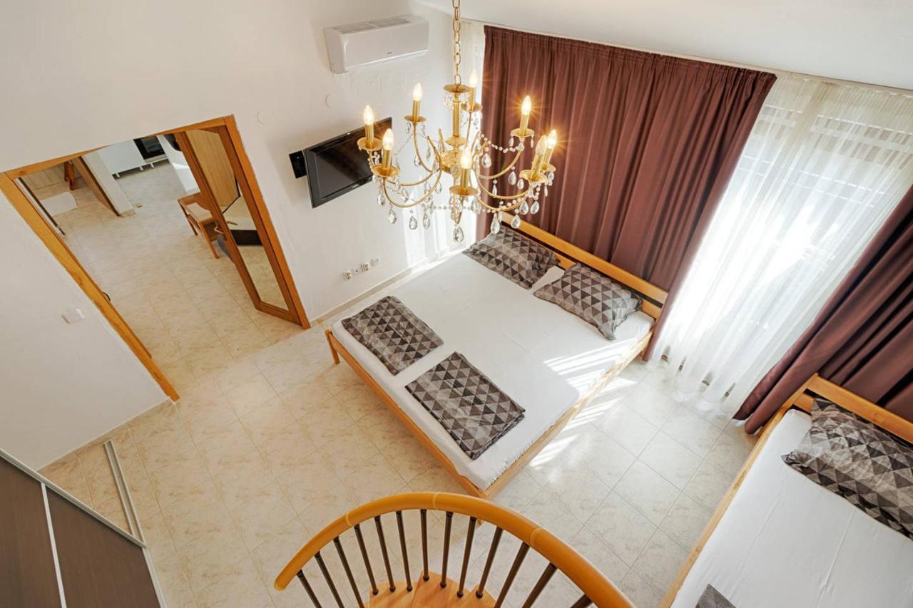 & Hegic Apartment *