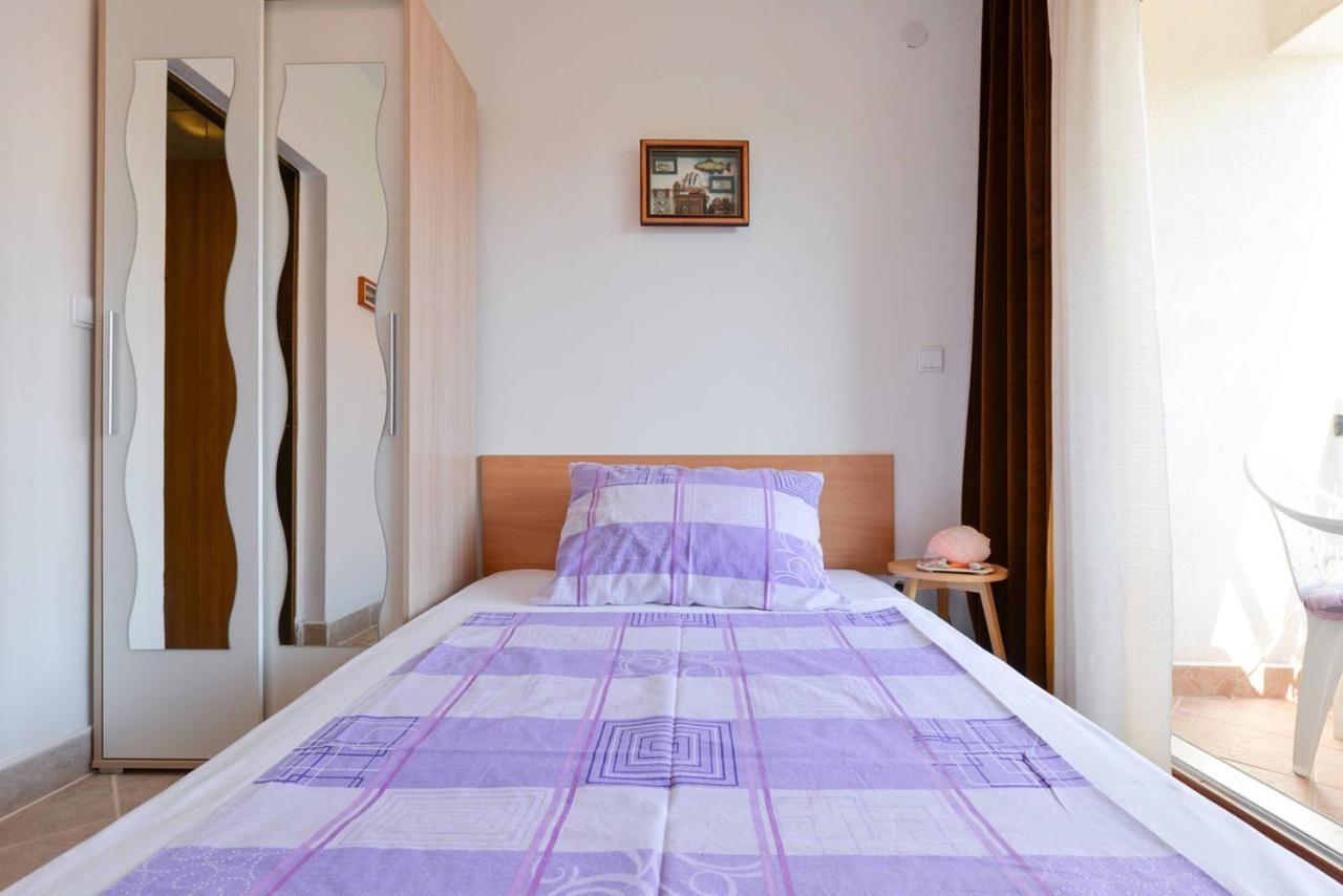 & Hegic Apartment *