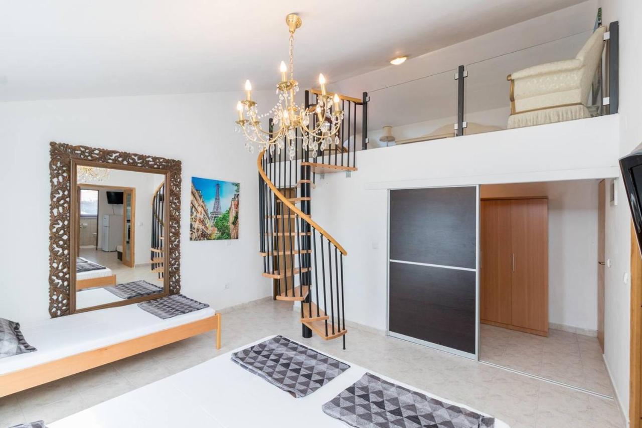 & Hegic Apartment