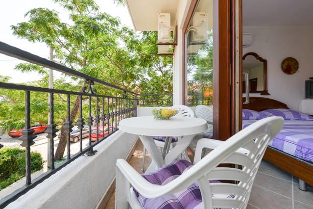 Apartment & Hegic