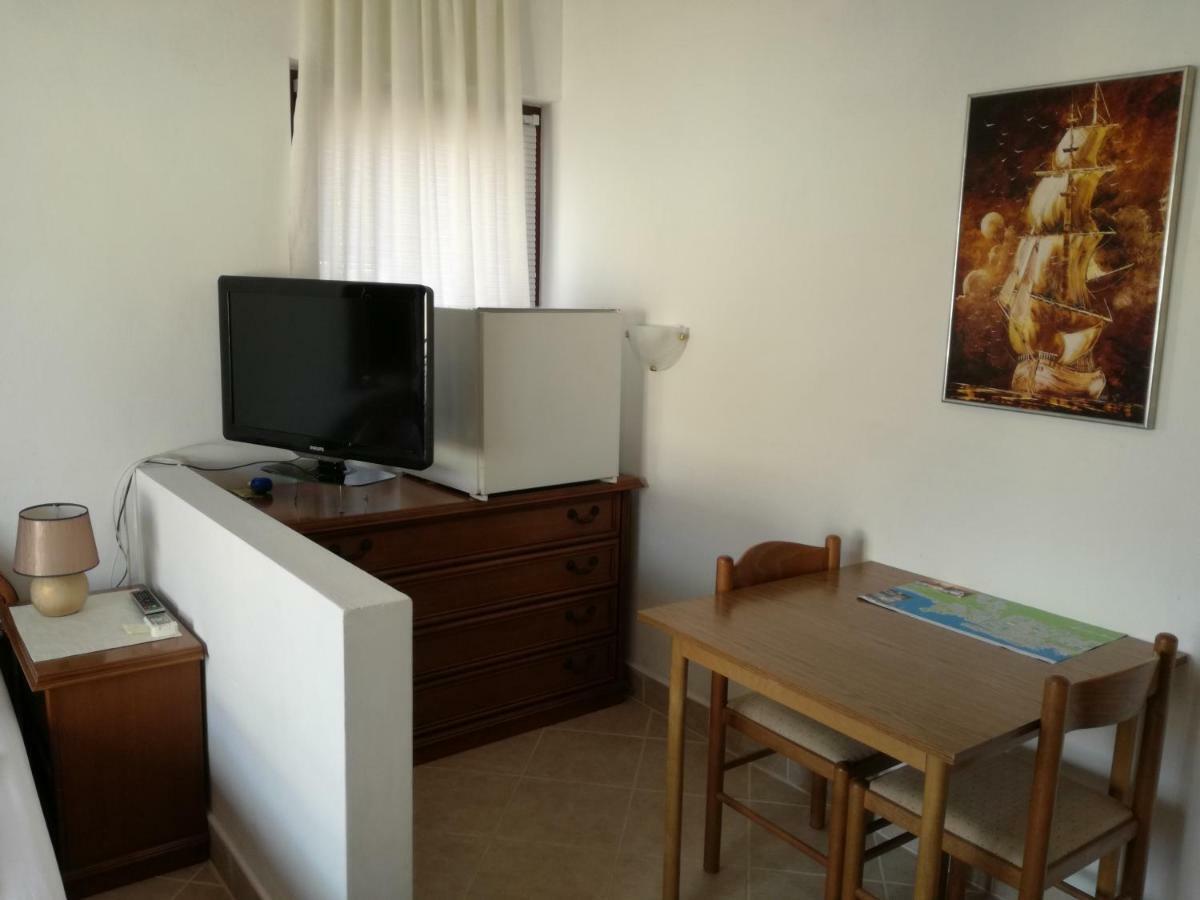 & Hegic Apartment *