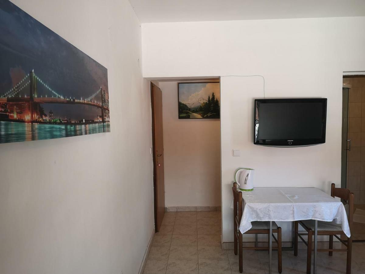 & Hegic Apartment *