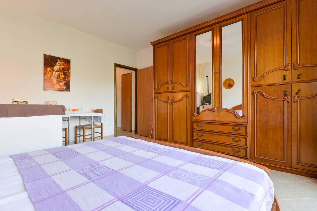 Apartment & Hegic *