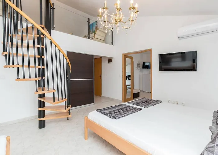 Rooms & Apartments Hegic