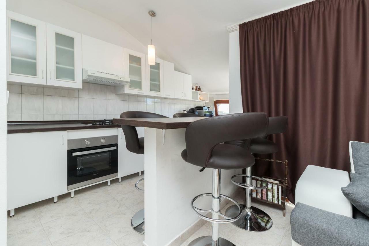 Apartamento & Hegic *